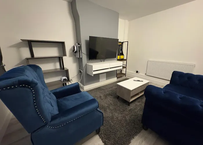 Stylish 2Br, Fast Wifi With Balcony